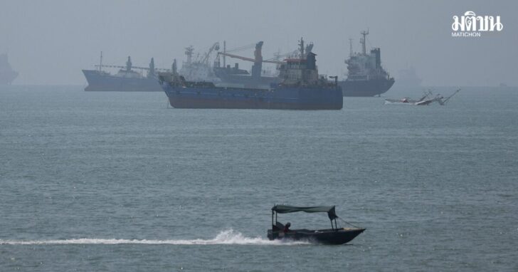 Vessels in the Strait of Hormuz are visible near the beach of Bandar Abbas