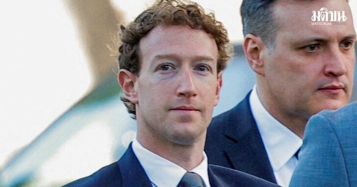 FILE PHOTO: Meta Platforms CEO Mark Zuckerberg arrives outside court to take the stand at a trial in Los Angeles