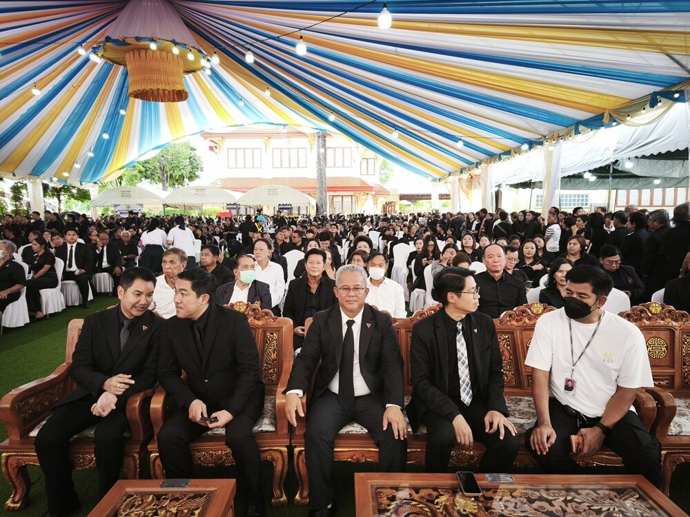 ธงชัย เย็นประเสริฐ