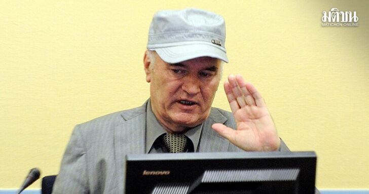 FILE PHOTO: Former Bosnian Serb commander Ratko Mladic appears in court in the Hague รัตโก