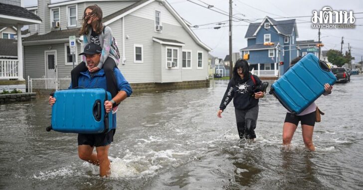 Nor'easter batters U.S. Northeast Coast