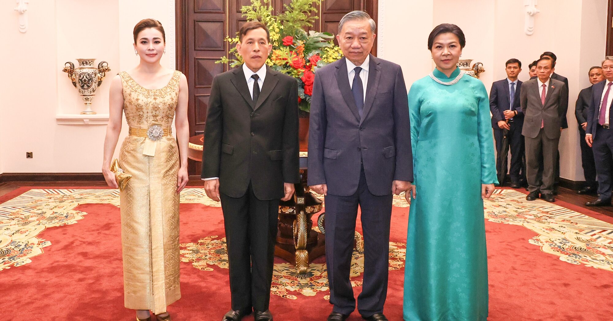 ประมวลภาพ ในหลวง-พระราชินี เสด็จฯ ทรงร่วมในงานถวายพระกระยาหารค่ำ อย่างเป็นทางการ