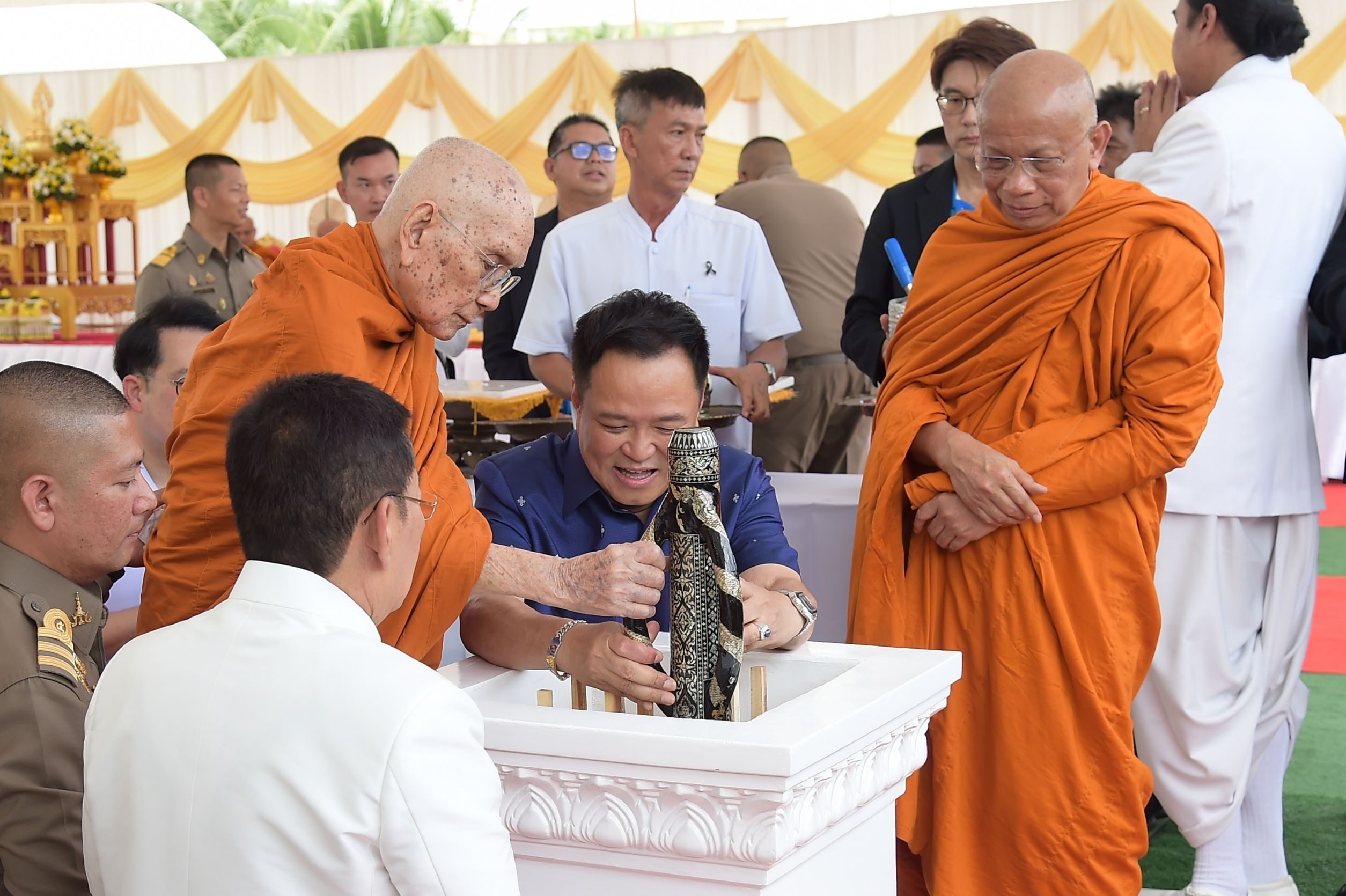 วางศิลาฤกษ์