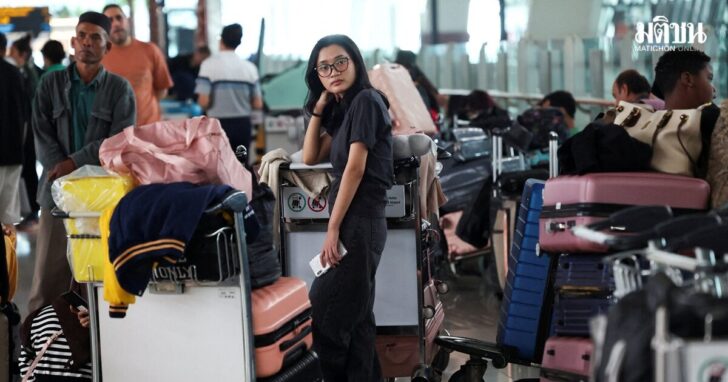 A stranded passenger looks on while at terminal as Soekarno-Hatta International Airport closed its operations due to the eruption of the Mount Anak Krakatau volcano, in Tangerang