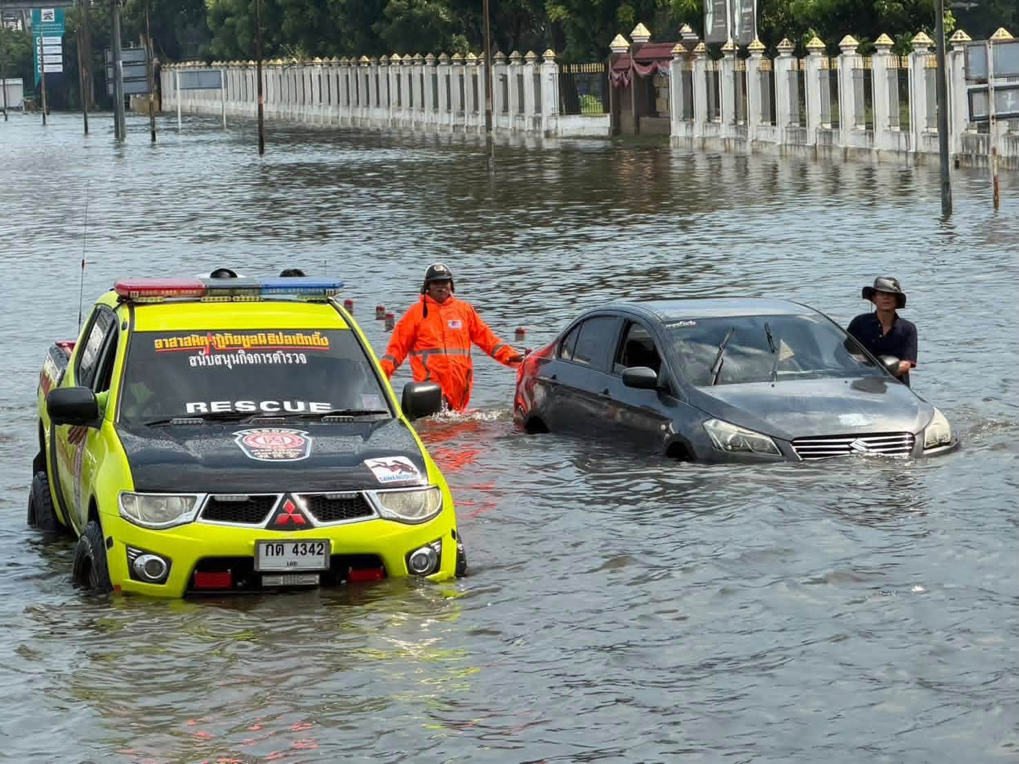 คลื่นรถใหญ่
