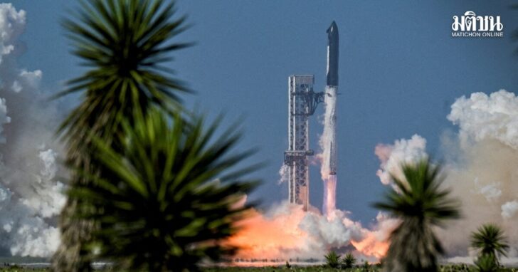 FILE PHOTO: The SpaceX Starship and Super Heavy Booster lift off on its 13th test flight