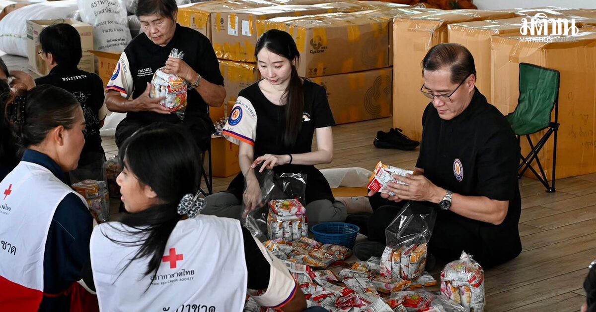 พระราชินี โปรดเกล้าฯ ให้ มูลนิธิเพื่อนพึ่ง(ภาฯ) บรรจุถุงยังชีพ 3,150 ถุง ช่วยน้ำท่วมสุพรรณ-สำรองรับมือใต้