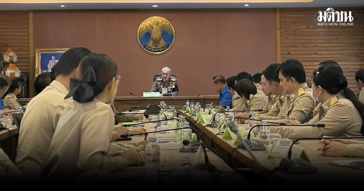 โปรดเกล้าฯองคมนตรี เชิญถุงพระราชทาน แก่ผู้ประสบอุทกภัย ผอ.รพ.เจ้าพระยาอภัยภูเบศร ร่วมต้อนรับ