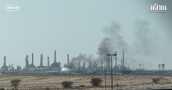 FILE PHOTO: Smoke rises from a fire at the Aramco refinery south of Riyadh